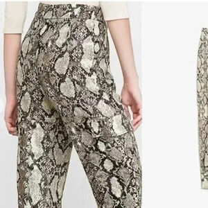 Express High Waisted Snakeskin Cargo Ankle Pant Size 0R/ small